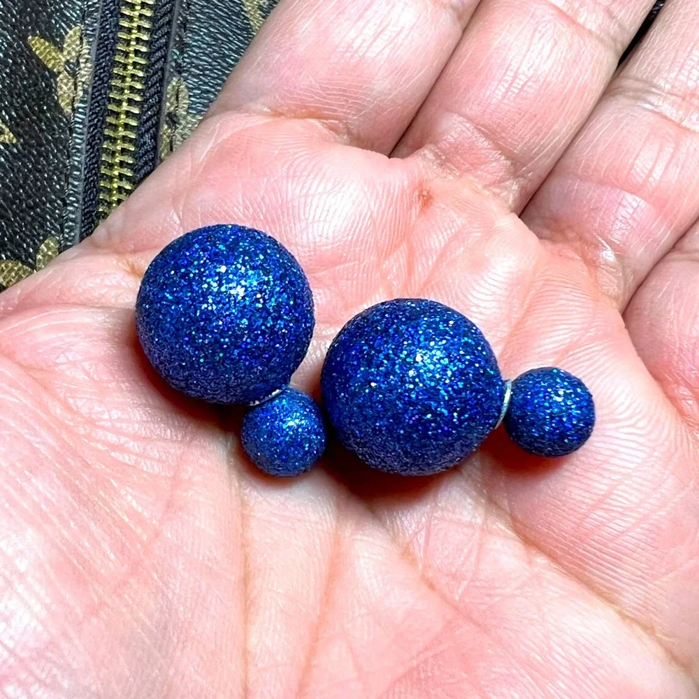 Double side glittery earrings in blue